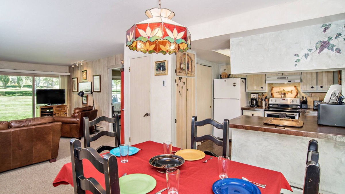 Carbondale Condo | Fantastic 2 Bedroom Condo On Golf Course, Includes 2 Fishing Badges! Near Skiing