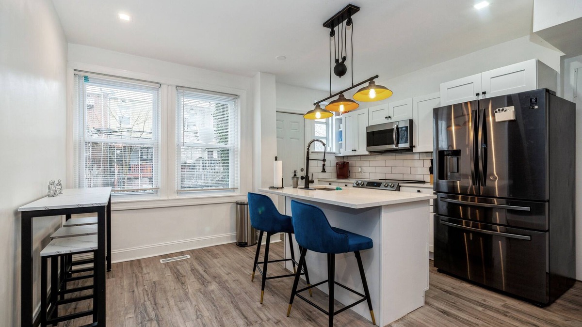 Primos Secane House | Fantastic 3 bedroom, 1.5 bath Townhouse located in the heart of Elmwood Park