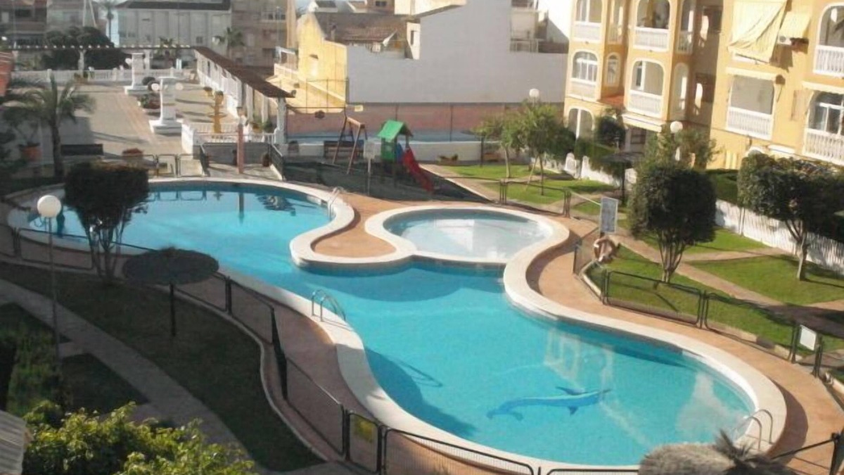 Coveta Fuma House | Fantastic 4 bedroom Townhouse close to the Beach with a Communal Swimming Pool