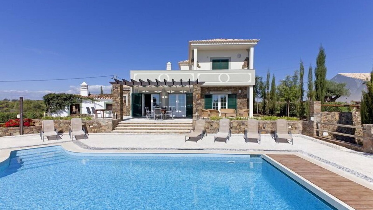 Vila Nova De Cacela Villa | Fantastic 5 bedroom property with pool in Vila Nova de Cacela