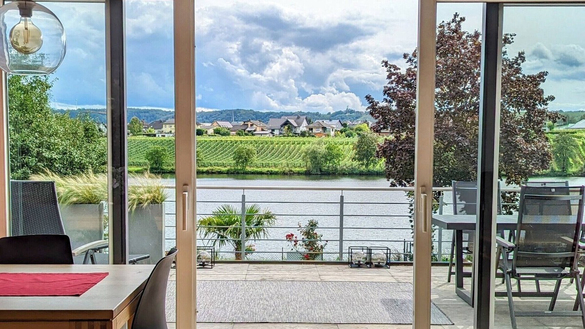 Piesport Apartment | Fantastic apartment directly on the Moselle, ground floor, large terrace, parking lot at the house.