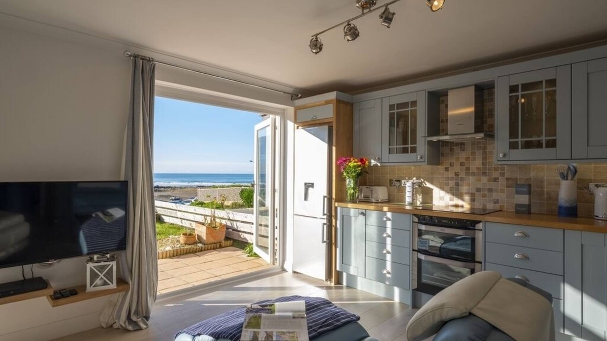 Porthtowan Apartment | Fantastic Apartment 60m from the Beach