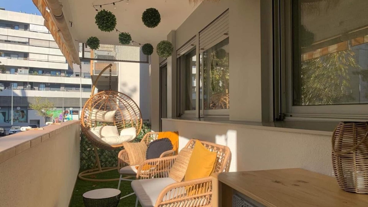 Terrassa Apartment | FANTASTIC APT. TERRASSA (Barcelona) + POOL, 25 minutes from Barcelona, 6 pers.