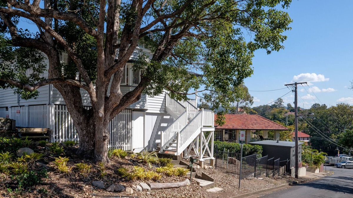 Toowong House | Fantastic base for business meetings, dinner parties or family get together!