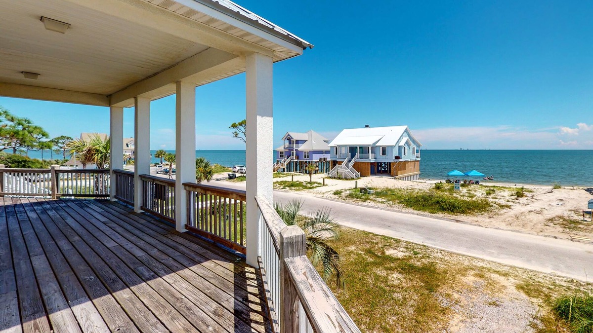 Audubon Place House | Fantastic beachfront home with full kitchen, central AC, & washer/dryer