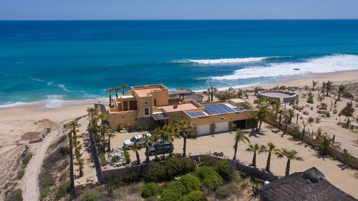 Vinorama House | Fantastic Beachfront property with infinity pool, private beach & AC!
