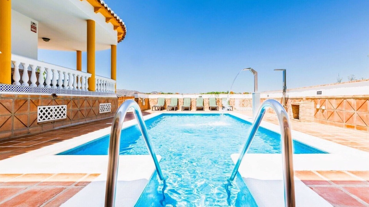 Alcaucin Villa | Fantastic chalet indicated especially for families.