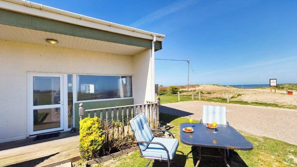 Bacton Cottage | Fantastic chalet located alongside the beach.