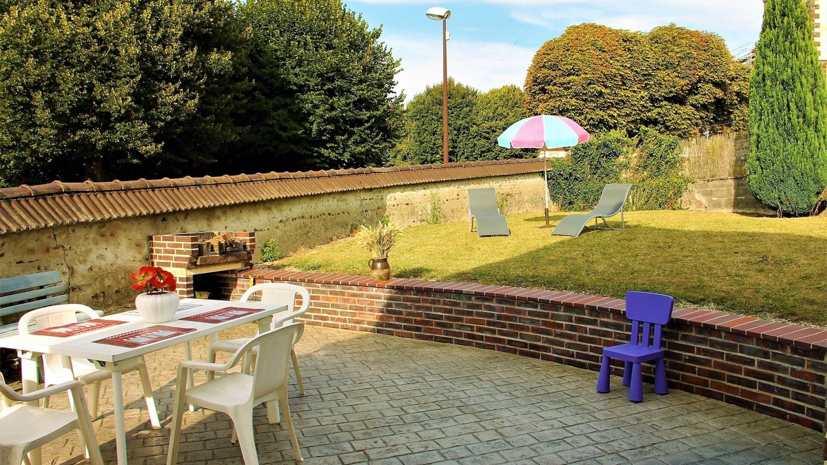 Merry-la-Vallee Cottage | Fantastic Country Home (Guédelon, Chablis, Puisaye)