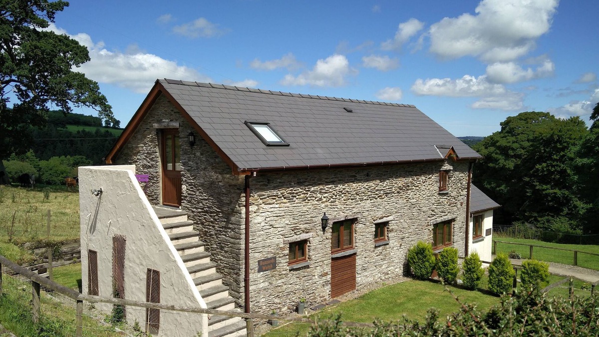 Newchapel Cottage | Fantastic couples escape to the country. Close to the coast in peaceful location