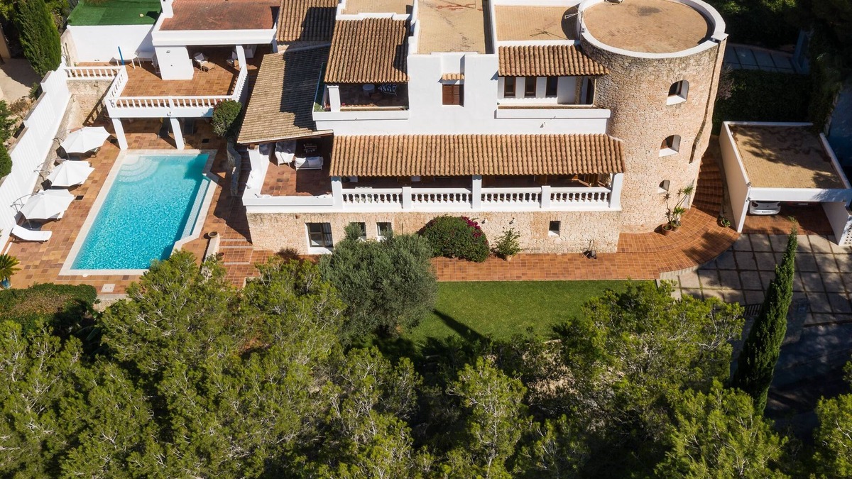 Can Furnet House | Fantastic Holiday Home with Sea View, Pool, Terrace