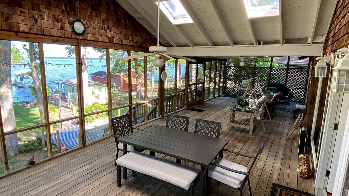Hemphill House | Fantastic get away house on lake