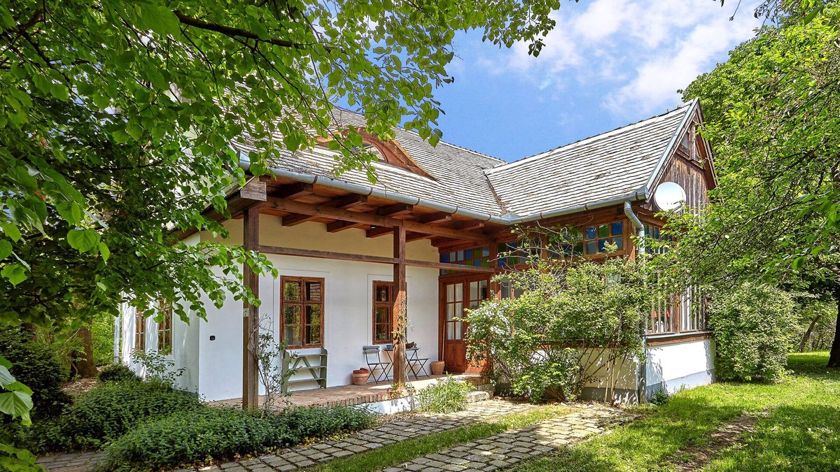 Szirak House | Fantastic holiday in a stylish & luxurious designer Country House near Budapest