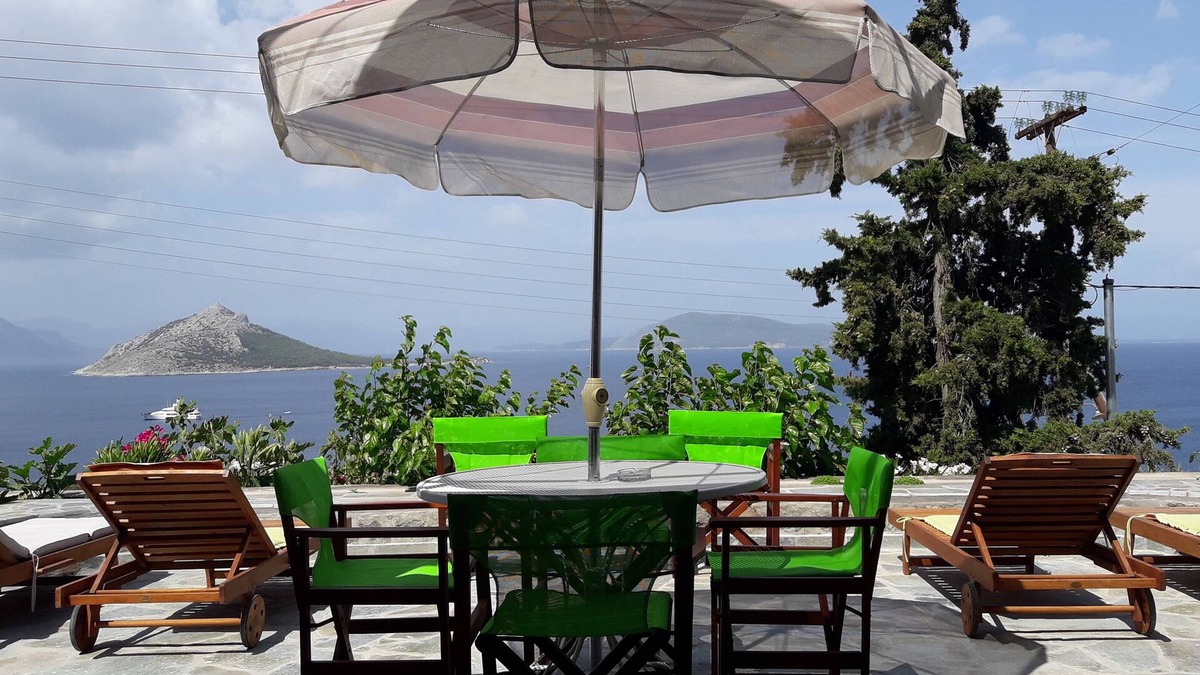 Kontos Cottage | Fantastic House with a Wonderful View of the Sea