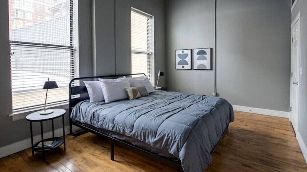 Downtown Apartment | Fantastic King Bed Loft Stay right downtown!