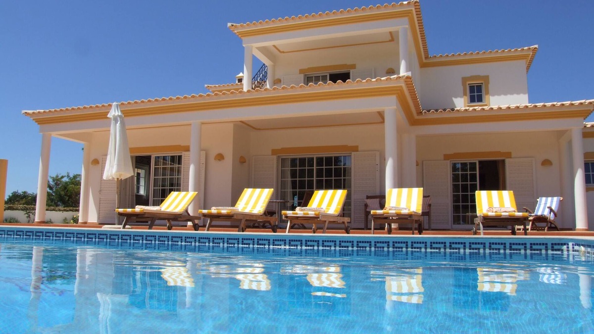 Vale de Parra Villa | Fantastic Large Luxury Villa with Heated Pool. Available 12 - 27 July £2700 pw