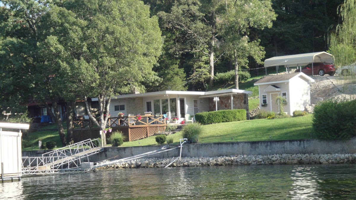 Osage Beach House | Fantastic Location, Beautiful View Of The Lake, In Osage Beach on the 17 MM