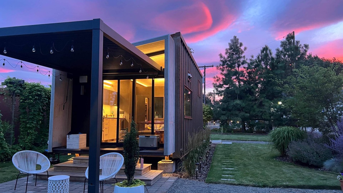 Tieton Cabin | Fantastic Location on Town Square, Luxe Tiny Cabin, 2 Queens, Private Garden
