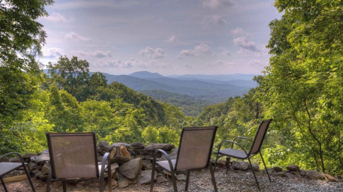 Unaka Cabin | Fantastic long range Mountain Views and sunrises.