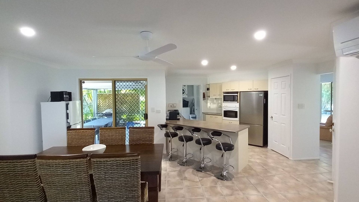 Rainbow Beach House | Fantastic low set home in convenient location for the whole family including the pooch.
