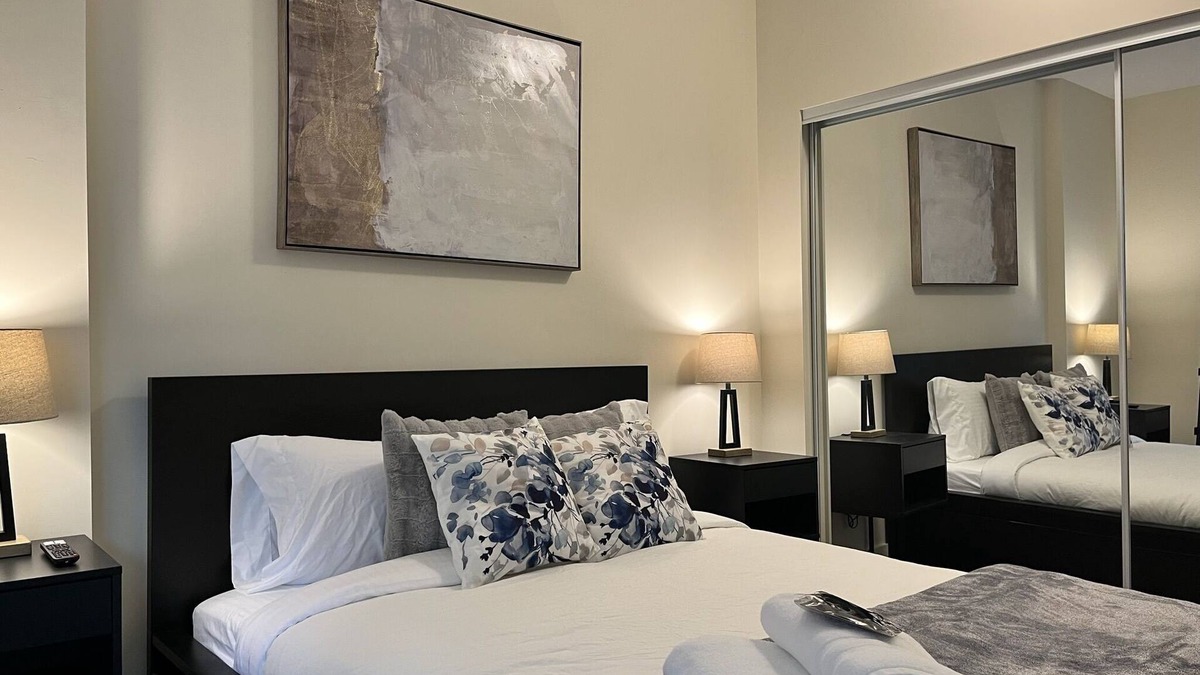 Southeast False Creek Condo | Fantastic Olympic Village 1BR+Den with A/C