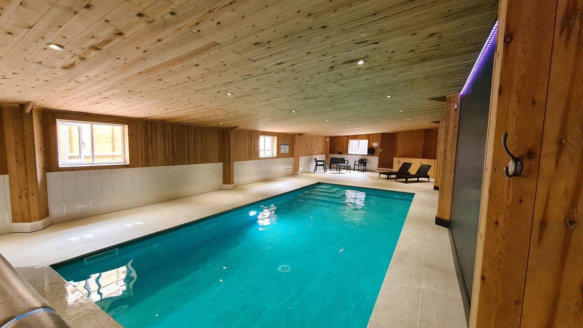 Hope Valley Cottage | Fantastic panoramic views, beautiful Peak District Cottage with Indoor Pool