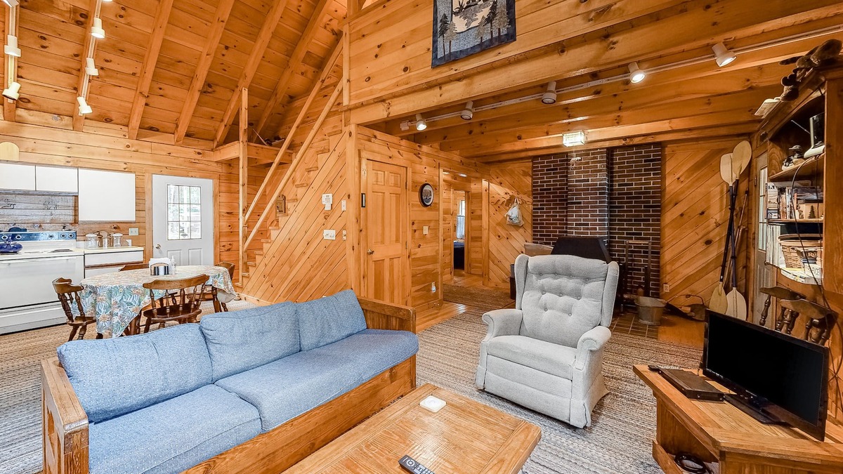 Wayne Cabin | Fantastic retreat close to lake with nearby boat access & private beach - dog OK