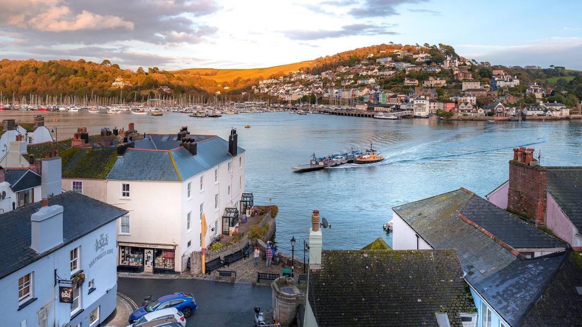 Dartmouth House | Fantastic River Views from superbly positioned house almost on the level Sleeps6