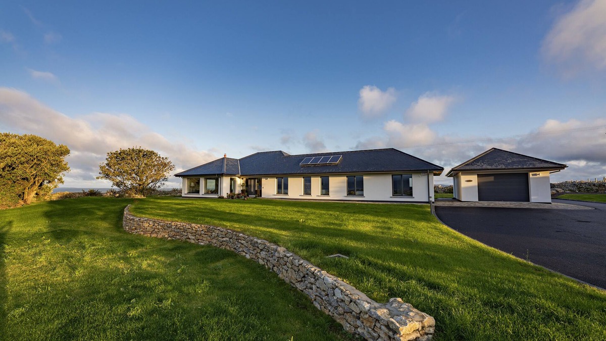 Ardfert House | Fantastic sea view and right next to golf course