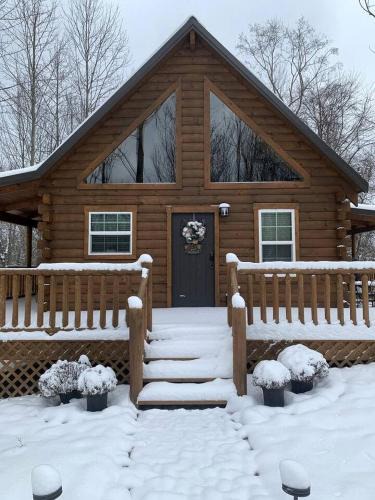 Mannsville House | Fantastic Secluded Cabin with Fire Pit and Hot-tub in Campbellsville, Kentucky