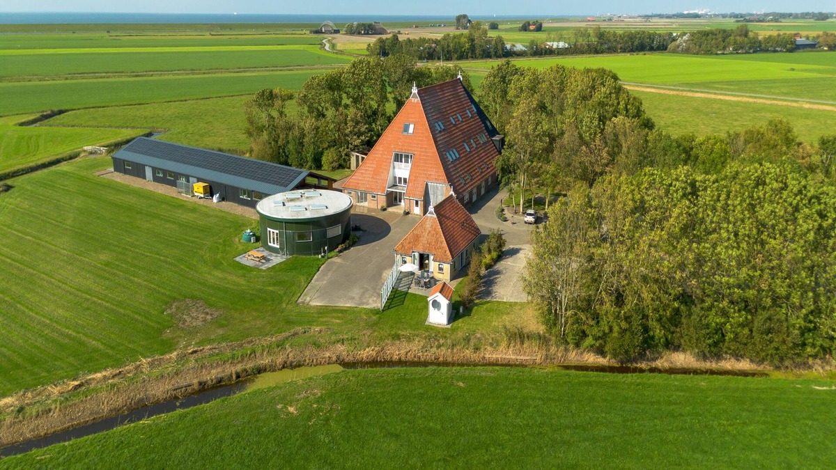 Pingjum House | Fantastic spot by the mudflats with a view