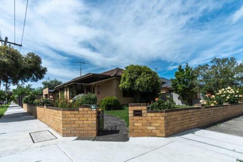 Glenroy House | Fantastic Three Bedroom Home Close to City and Airport