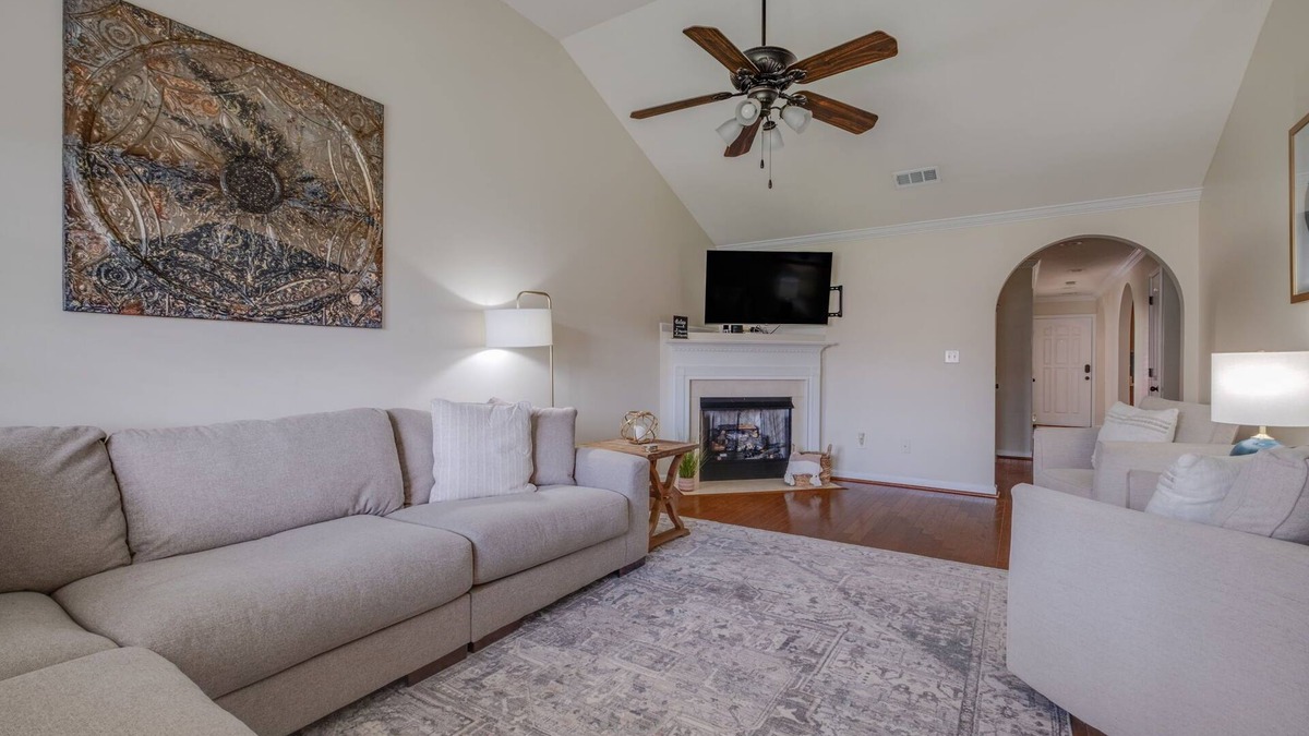 Hoover House | Fantastic Townhouse in Hoover which is Close to Baseball Fields and Food