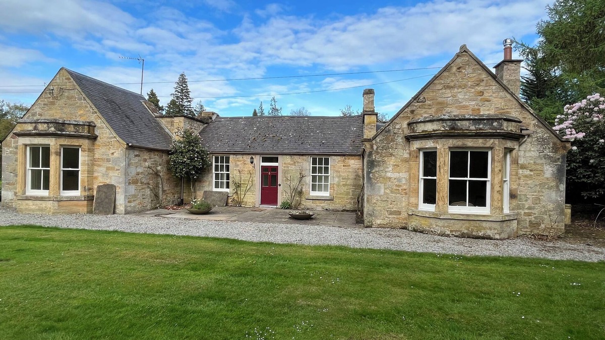Ormiston Cottage | Fantastic Traditional yet Up-to-date Spacious Cottage Very Close to Edinburgh