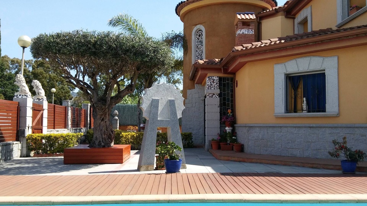 Pineda de Mar Ski Chalet | Fantastic vacation home, Large private pool, Free Wifi