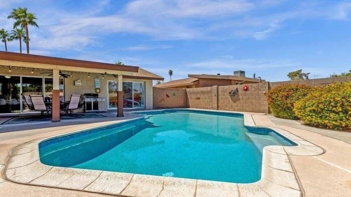 Tempe House | FANTASTIC VACATION RETREAT! HUGE POOL! CENTRALLY LOCATED-TONS OF EVENTS!