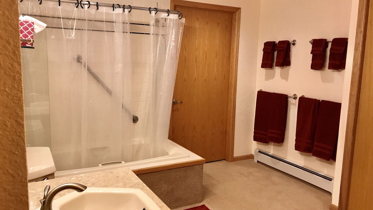 Ridglea Hills Apartment | Fantastic Views in east Boulder and Friendly Resident Owners