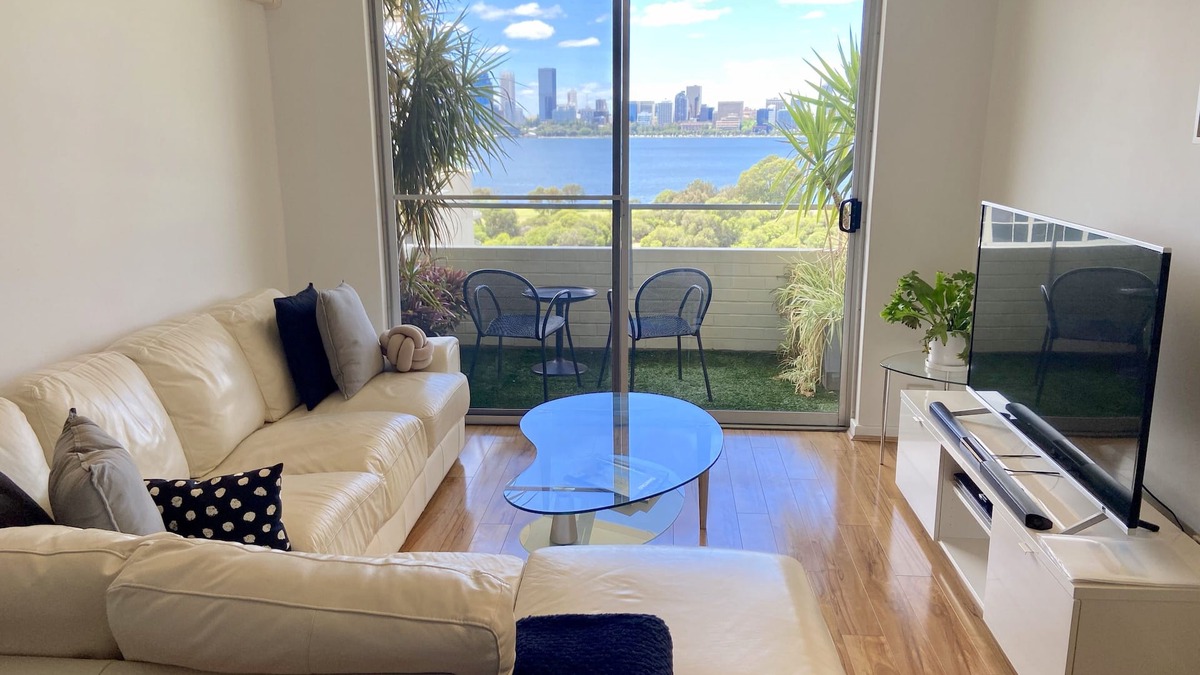 South Perth Apartment | Fantastic views of the river and the city