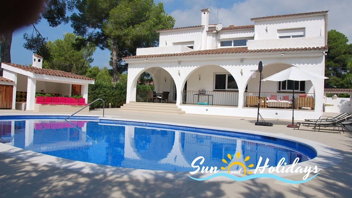 El Roc de Sant Gaieta Villa | Fantastic villa Fabiola 500m from the beach