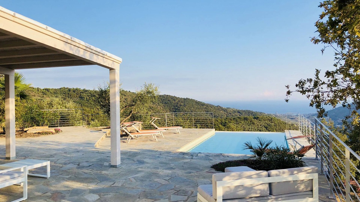 Pontedassio House | Fantastic villa with a unique sea view and private pool in the olive grove
