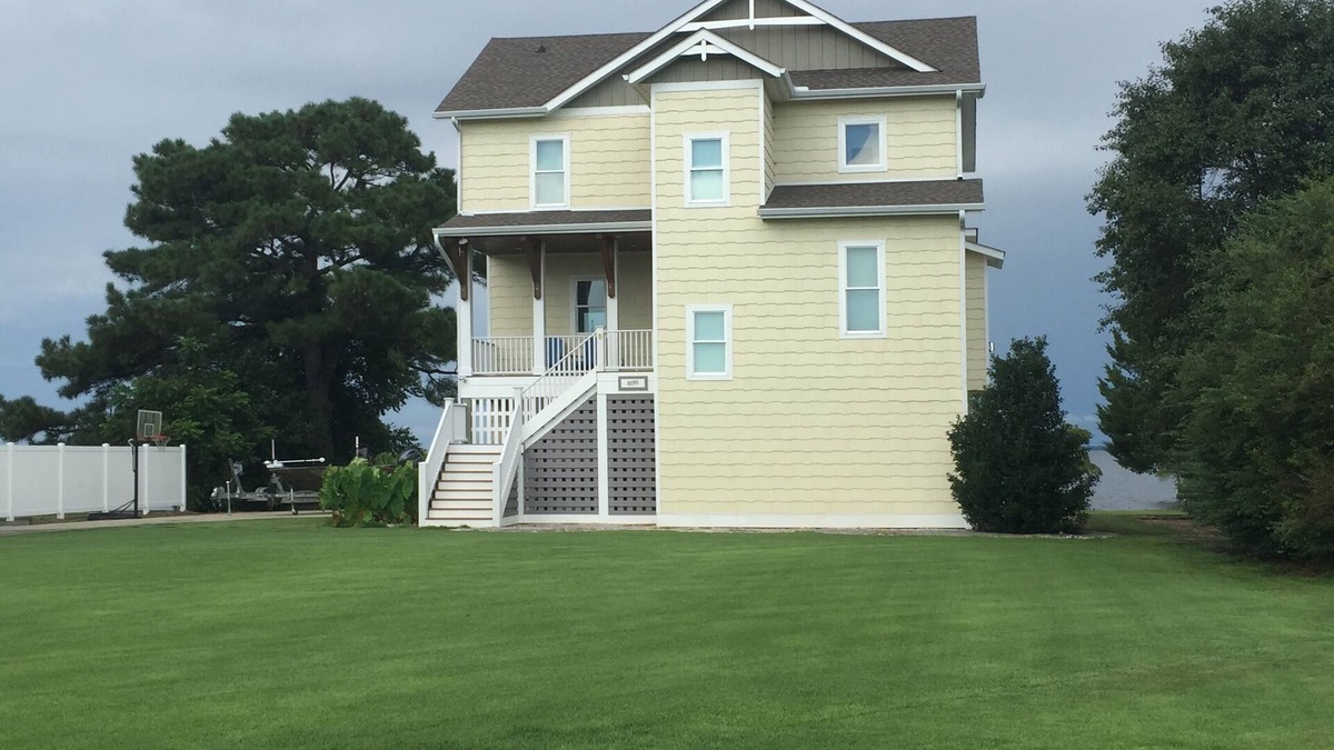 Roper House | Fantastic WATERFRONT house with BEAUTIFUL VIEWS OF THE ALBEMARLE SOUND. Relaxing