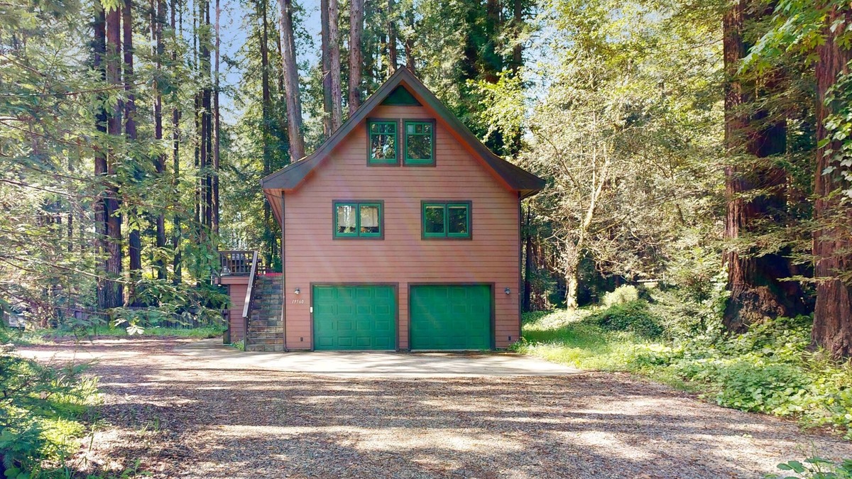 Northwood House | Fantastic Wooded Gem W/Private Hot Tub, Free WiFi, Furnished Deck, & Gas Grill