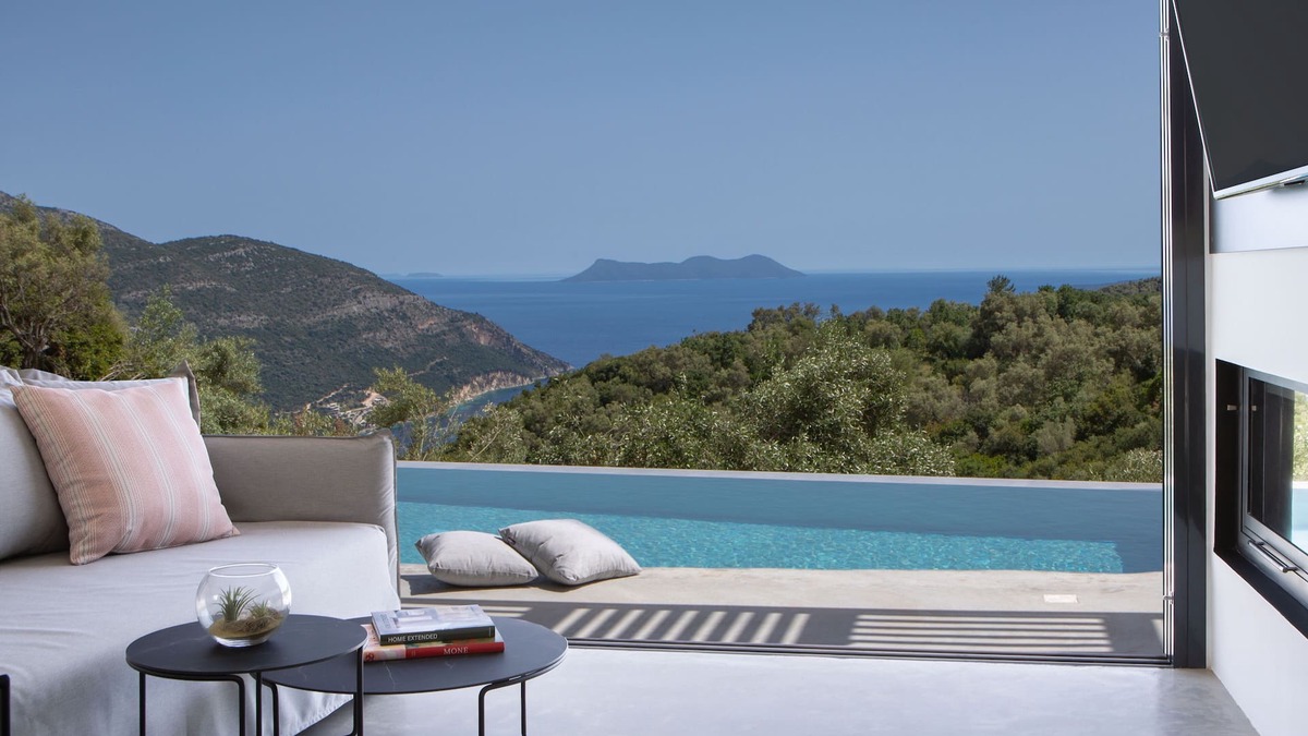 Fternon Villa | Faos One High-End Villa overlooking Mikros Gialos Bay!