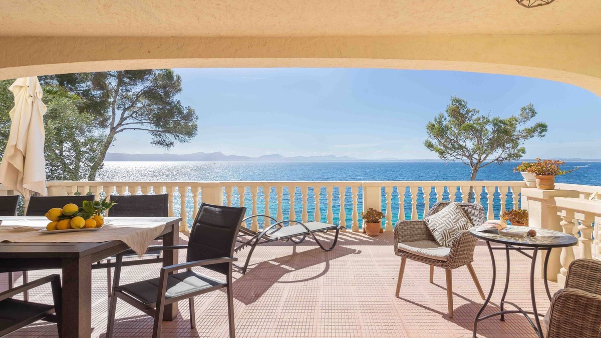 Alcanada Villa | Far Alcanada. Spectacular villa facing the sea in Alcanada