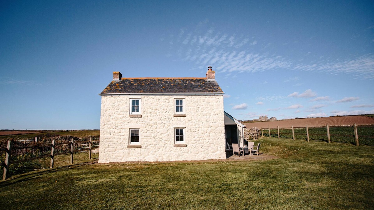Saint Martin Cottage | FARAWAY COTTAGE, pet friendly, with open fire in Porthgwarra