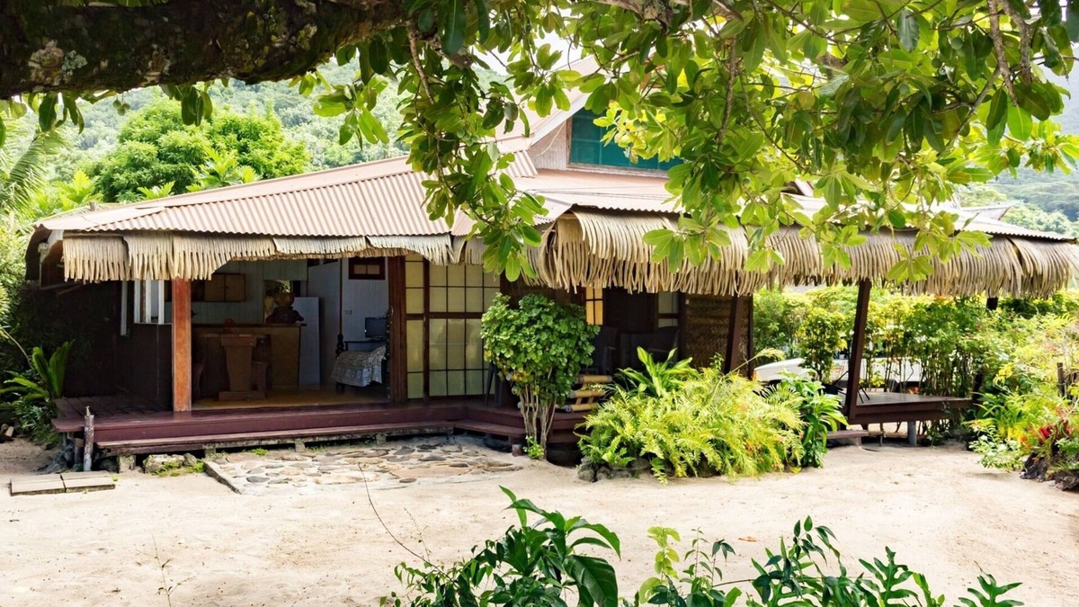 Nu'urua House | Fare Miti Beach view