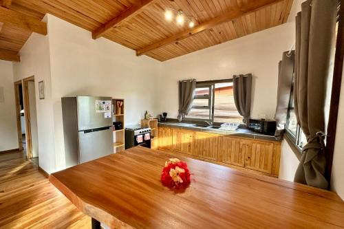 Moorea-Maiao Ski Chalet | Fare Te Ava - Comfy cabin w Private Beach Access