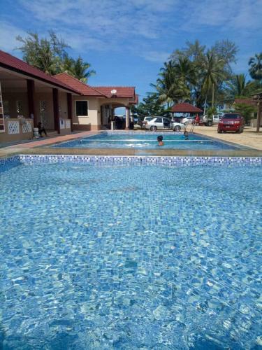 Cherang Ruku House | Faris's Homestay & Resort