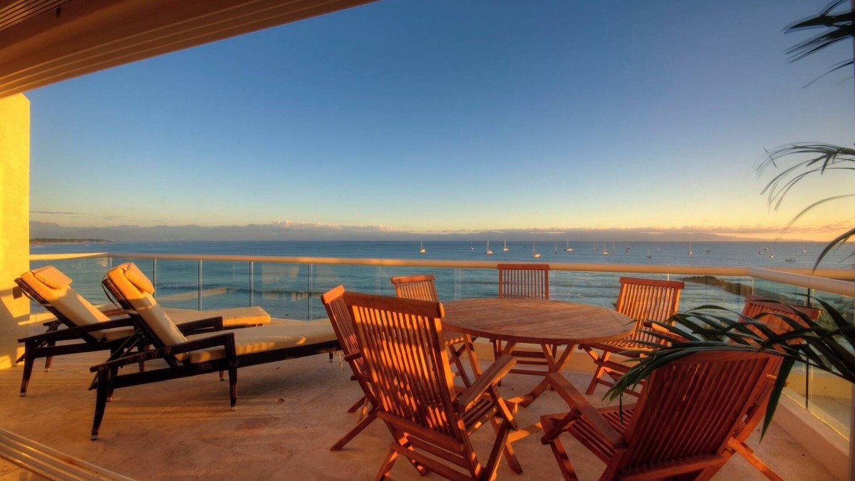 Emiliano Zapata Condo | Farito Beachfront Penthouse, Surf & Paddle Board.