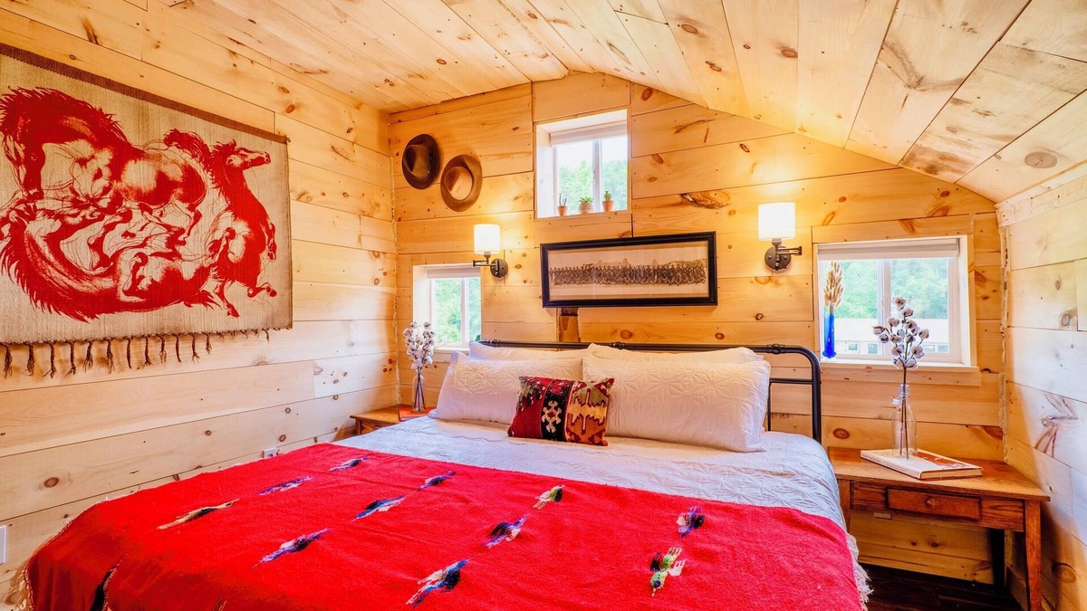 Willington Apartment | Farm - Animals - Barn - Gazebo - Fire Pit - 2xKing